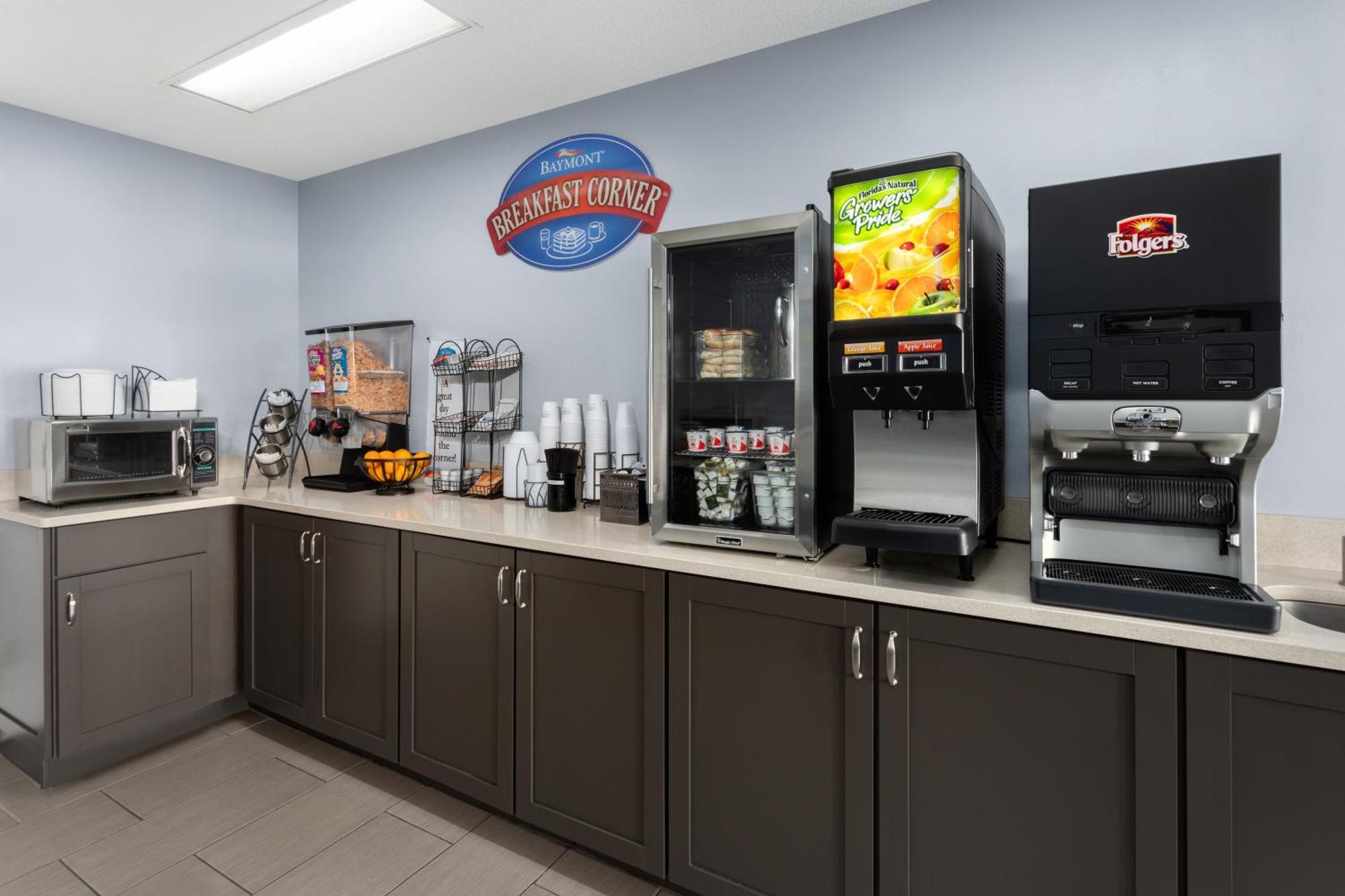 Baymont By Wyndham Brunswick Ga Hotel Екстериор снимка